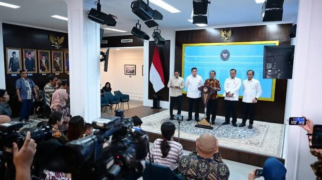 Menteri Energi dan Sumber Daya Mineral (ESDM) Bahlil Lahadalia saat menggelar konferensi pers terkait tambang di Kabupaten Raja Ampat, Propinsi Papua Barat Daya (setpres)