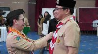 Ketua Kwarda Pramuka Prov Sulut Vanda Sarundajang Melantik Mabicab, Kwarcab, serta LPK Gerakan Pramuka Kota Manado untuk masa bakti 2025–2030 di Manado.(Doc Foto : Ist)