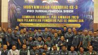 Caption: Ketum DPP PJS Terpilih Mahmud Marhaba Foto Bersama Pengurus DPD Dan DPC PJS Se Indonesia Usai Pelaksanaan Munas Pro Jurnalismedia Siber (PJS) Di Jakarta. (Doc Foto : Ist)