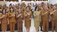 Caption : Foto Bersama Sekda Minahasa Dengan Jajaran Pemkab Minahasa Usai Rapat Monev PEKPPP Tahun 2026 Di Ruang Sidang Kantor Bupati Minahasa.(Doc Foto : Ist)