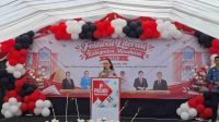 Caption Foto Wakil Bupati Vanda Sarundajang Saat Membuka Kegiatan Festival Literasi di Depan Halaman Dinas Perpustakaan Minahasa di Tondano.(Doc Foto : Red)