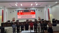 Caption Foto Bersama Pimpinan DPRD Dan Bupati-Wakil Bupati Minahasa Serta Sekda Usai Rapat Paripurna Di Gedung DPRD Minahasa.(Doc Foto : Ist)